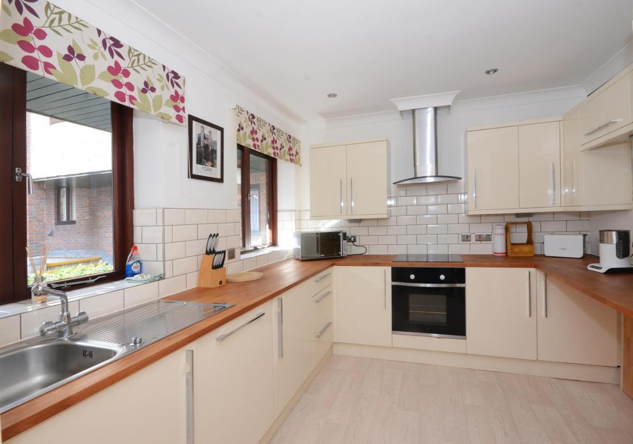Apartment 5 In Йорк Екстериор снимка