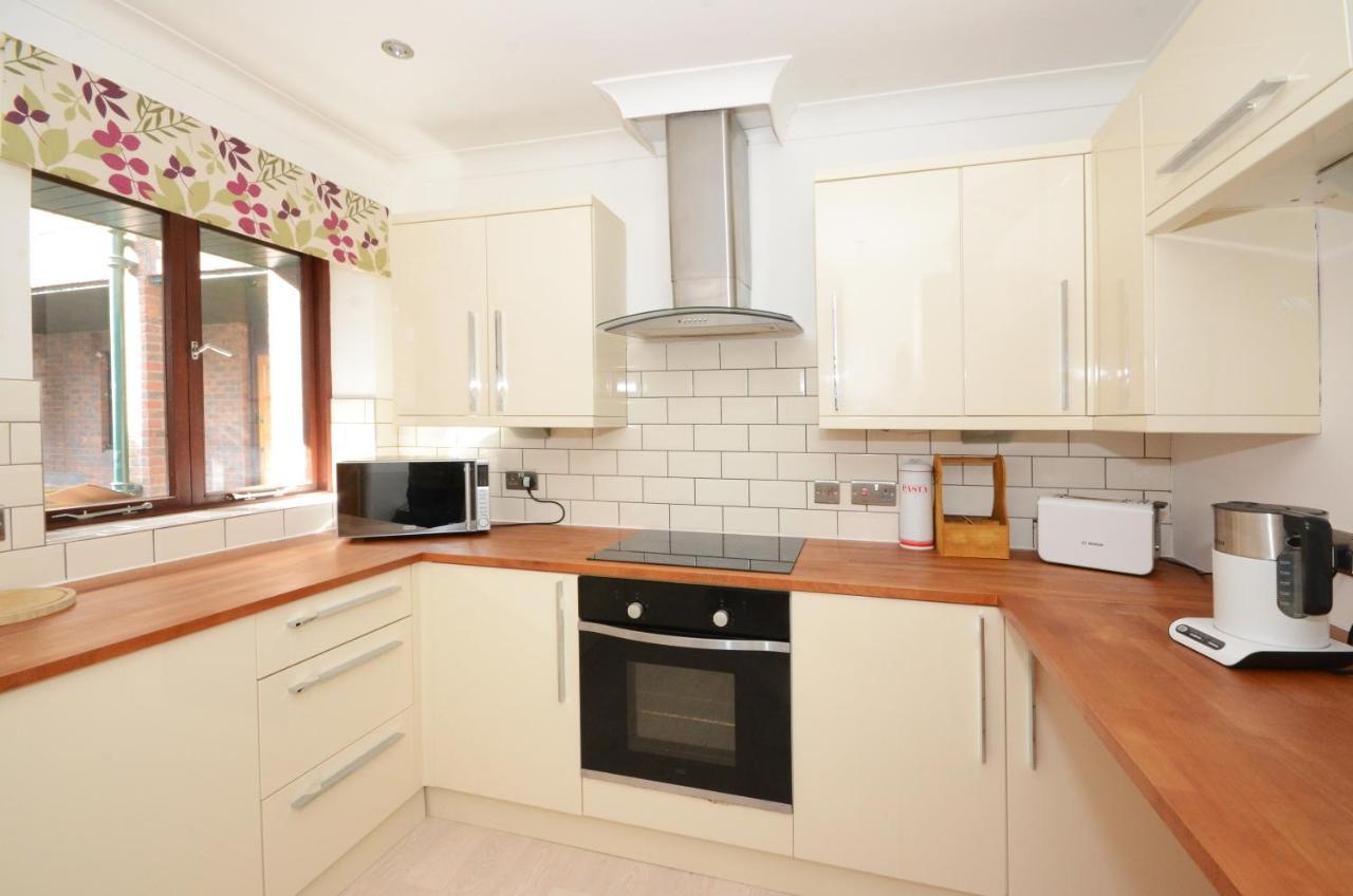 Apartment 5 In Йорк Екстериор снимка